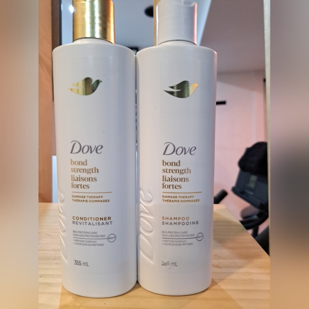 New Dove Damage Therapy Bond Strength Shampoo and Conditioner Set - White